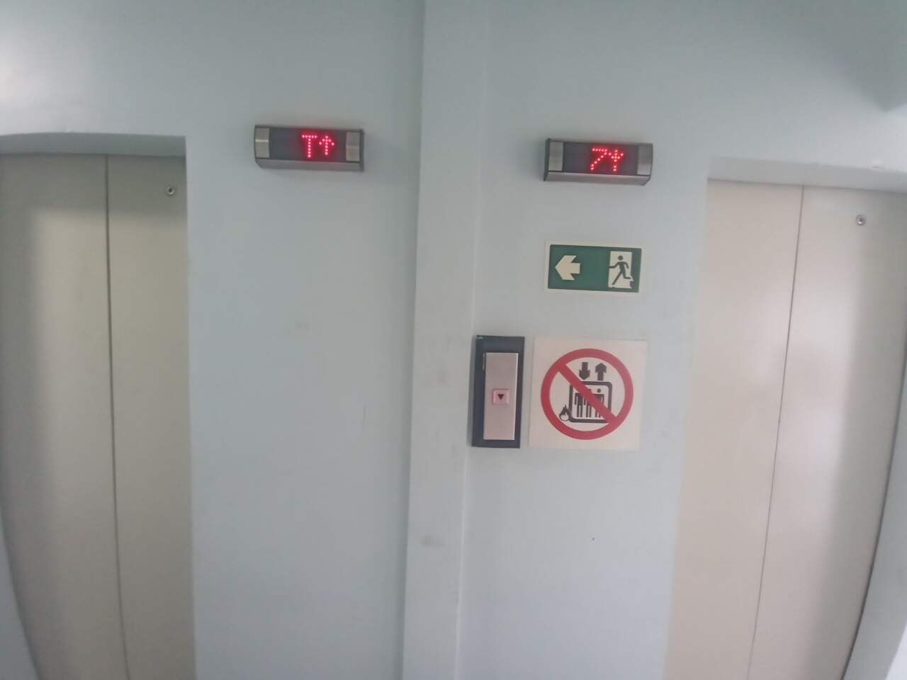 Sala à venda no Centro: 