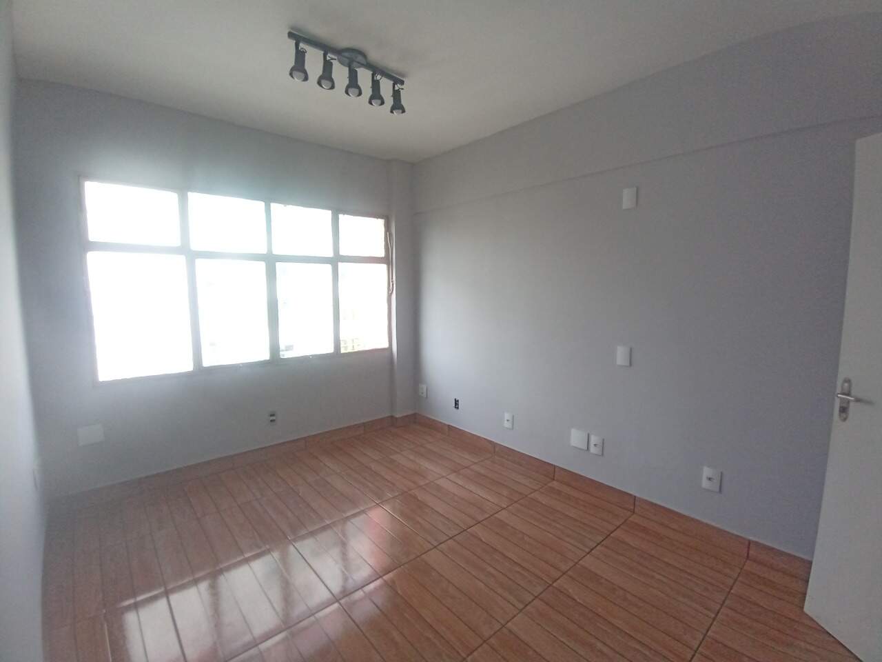 Sala à venda no Centro: 