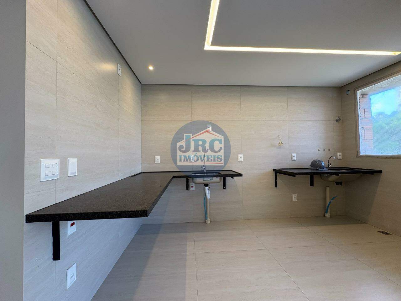 Apartamento à venda no Nova Suissa: Cozinha e área serviço