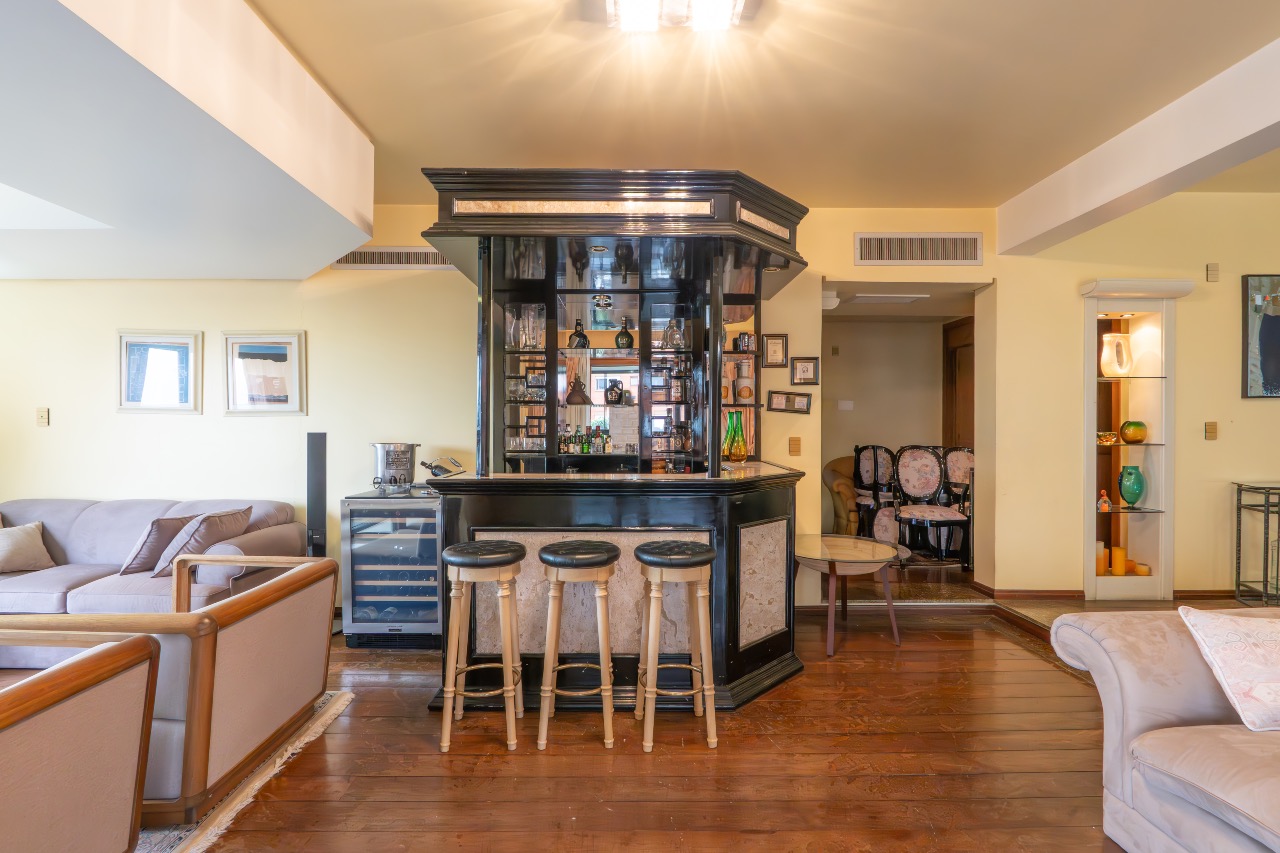 Apartamento Mobiliado à venda no Centro: 