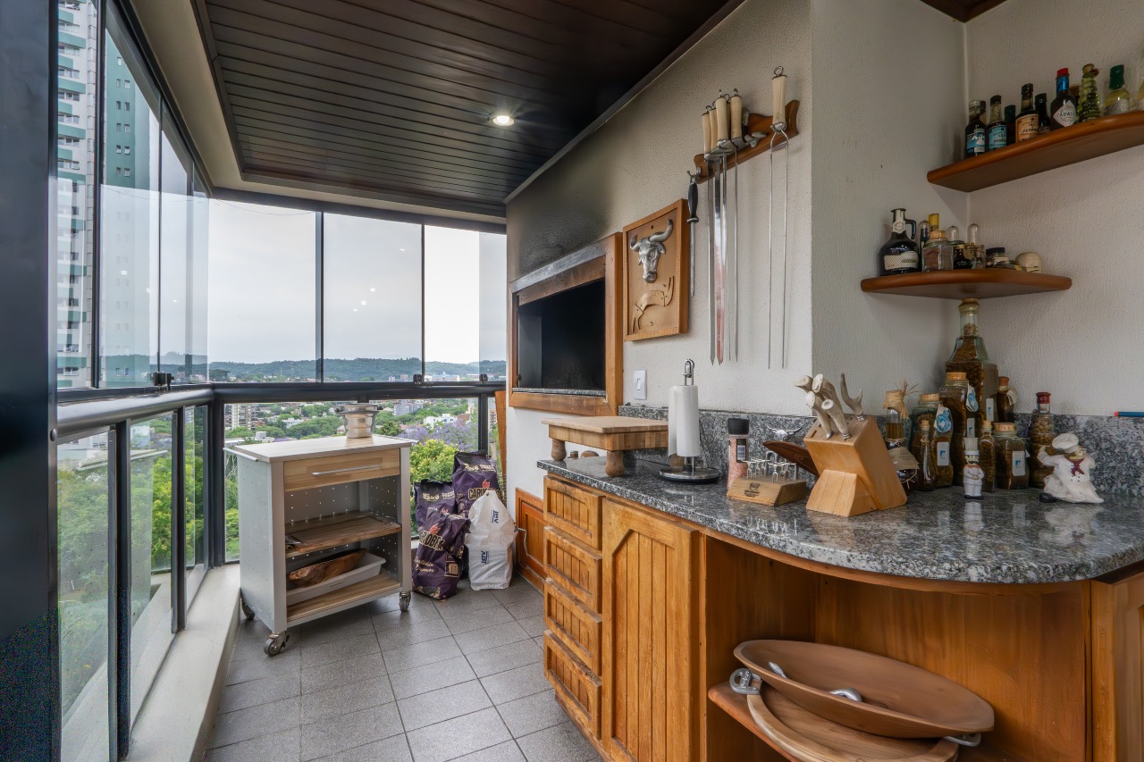 Apartamento Mobiliado à venda no Centro: 