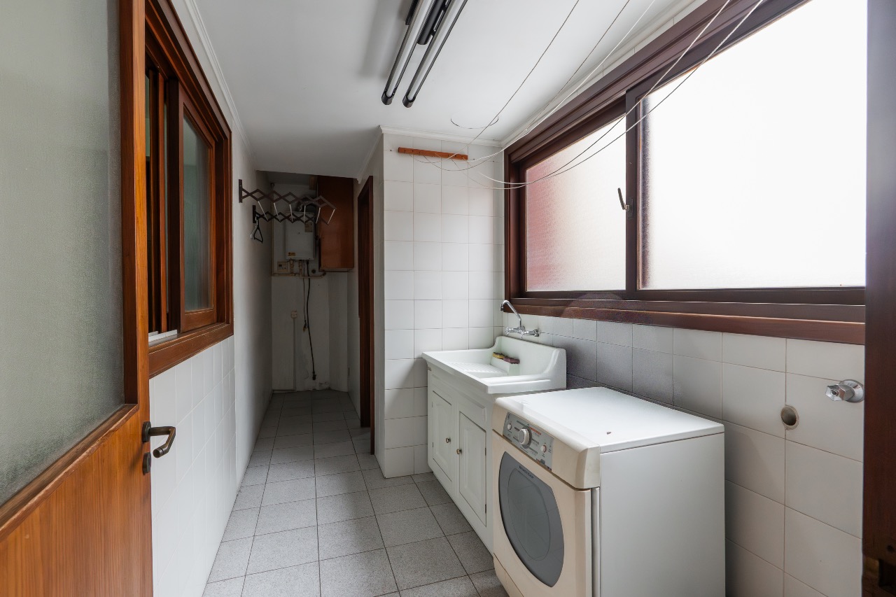 Apartamento Mobiliado à venda no Centro: 