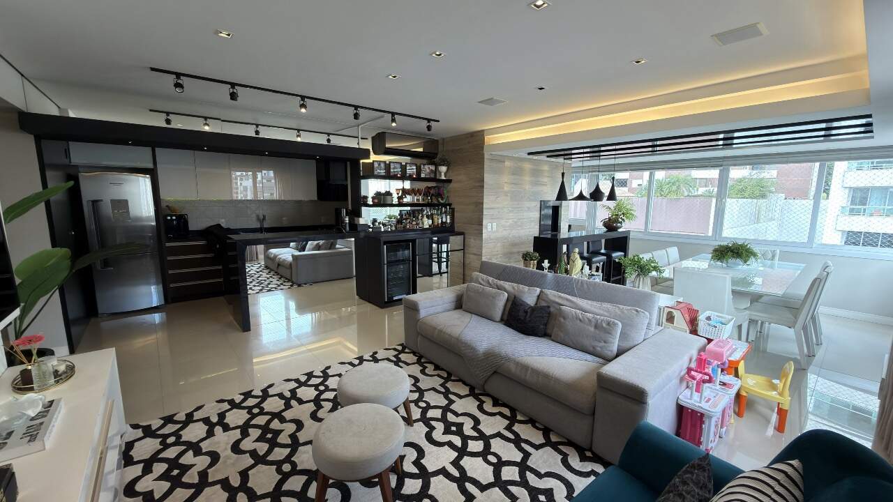 Apartamento Mobiliado à venda no Centro: 
