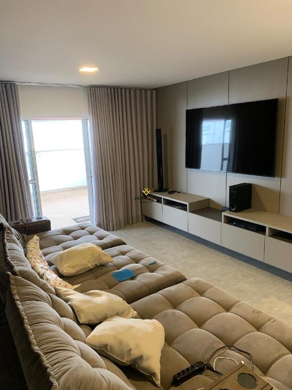 Cobertura à venda no Manoel Valinhas: 