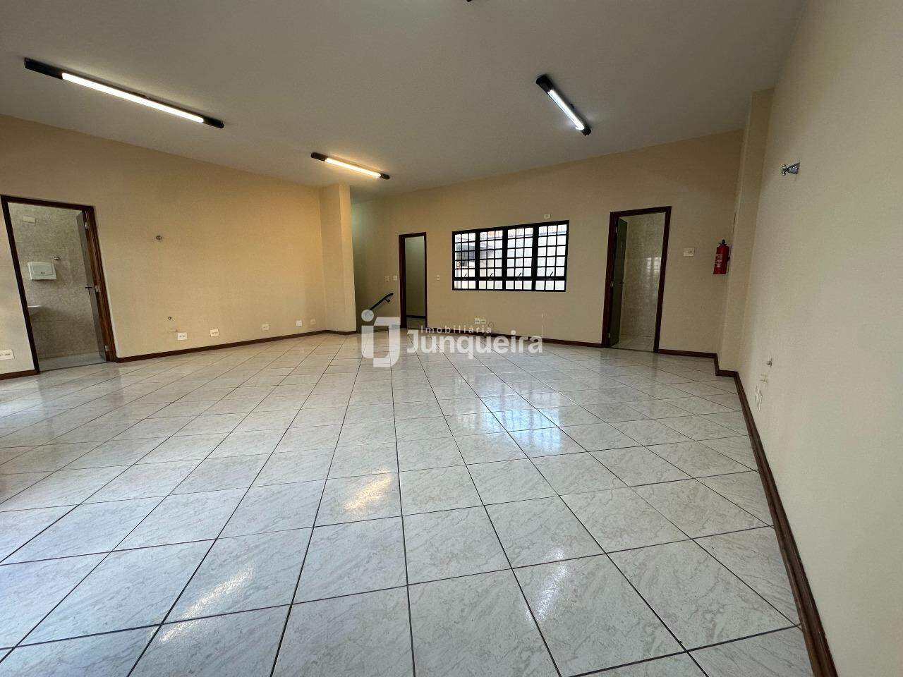 Salão para alugar, no bairro Centro em Piracicaba - SP