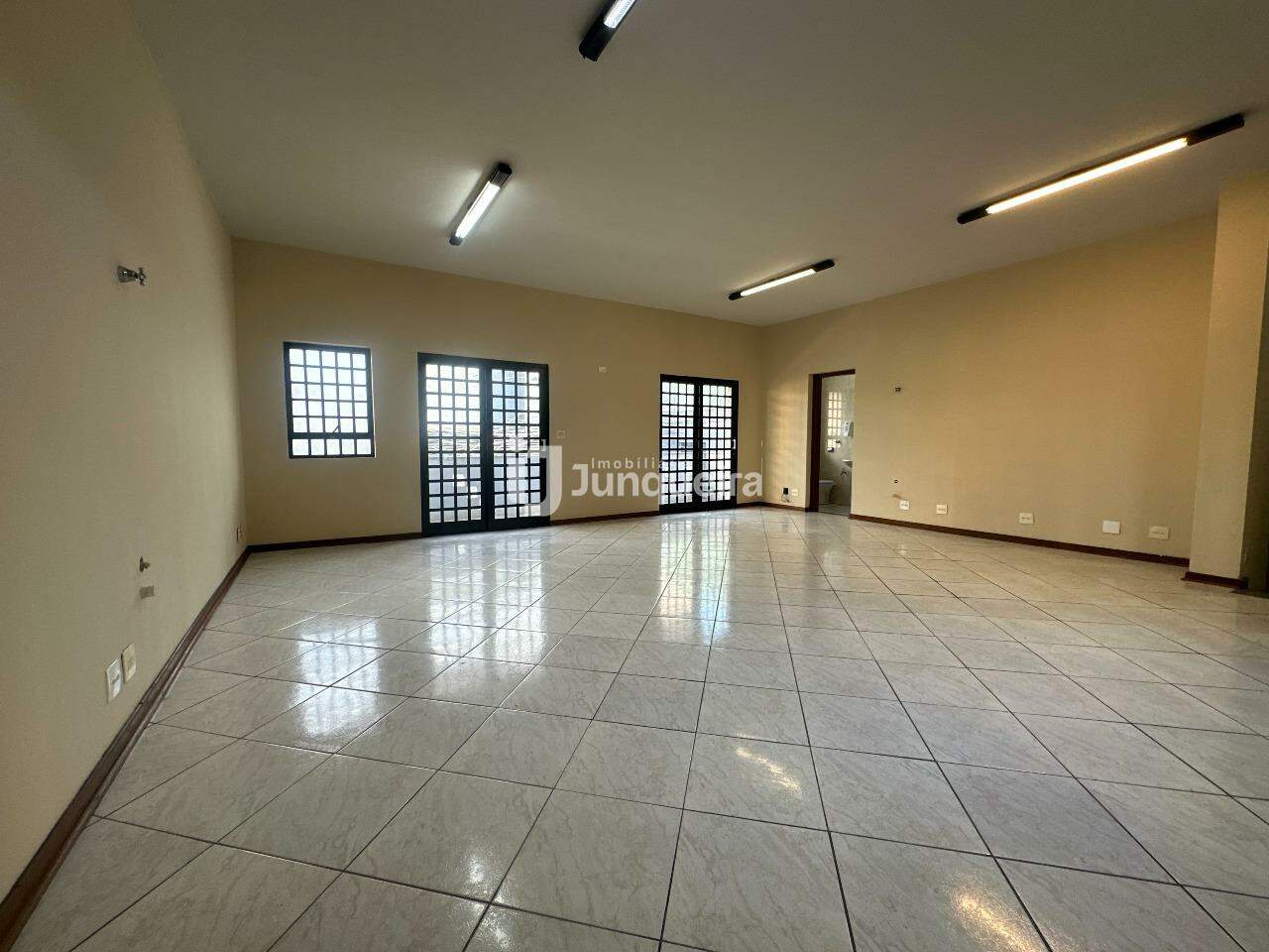 Salão para alugar, no bairro Centro em Piracicaba - SP