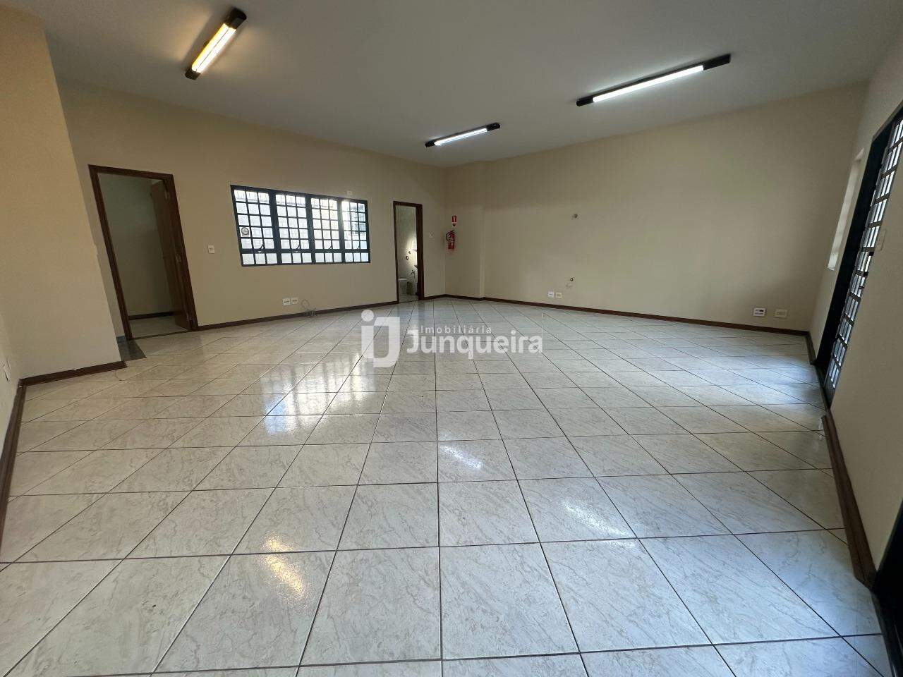 Salão para alugar, no bairro Centro em Piracicaba - SP