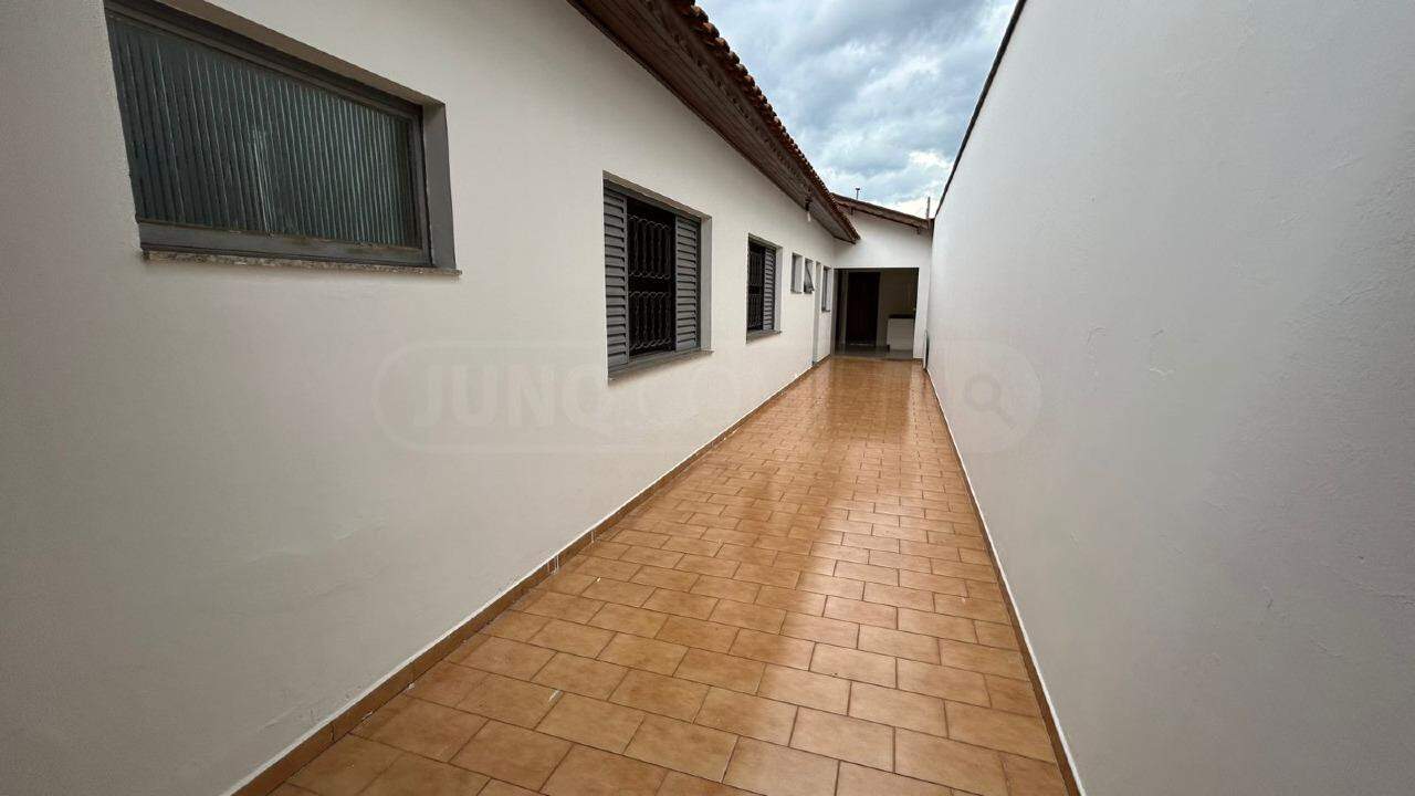 Casa para alugar, 3 quartos, sendo 3 suítes, 4 vagas, no bairro Nova Piracicaba em Piracicaba - SP