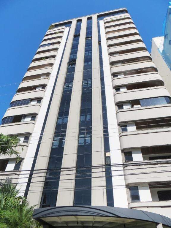 Apartamento à venda no Edifício Saint Laurent, 3 quartos, sendo 3 suítes, 4 vagas, no bairro Centro em Piracicaba - SP