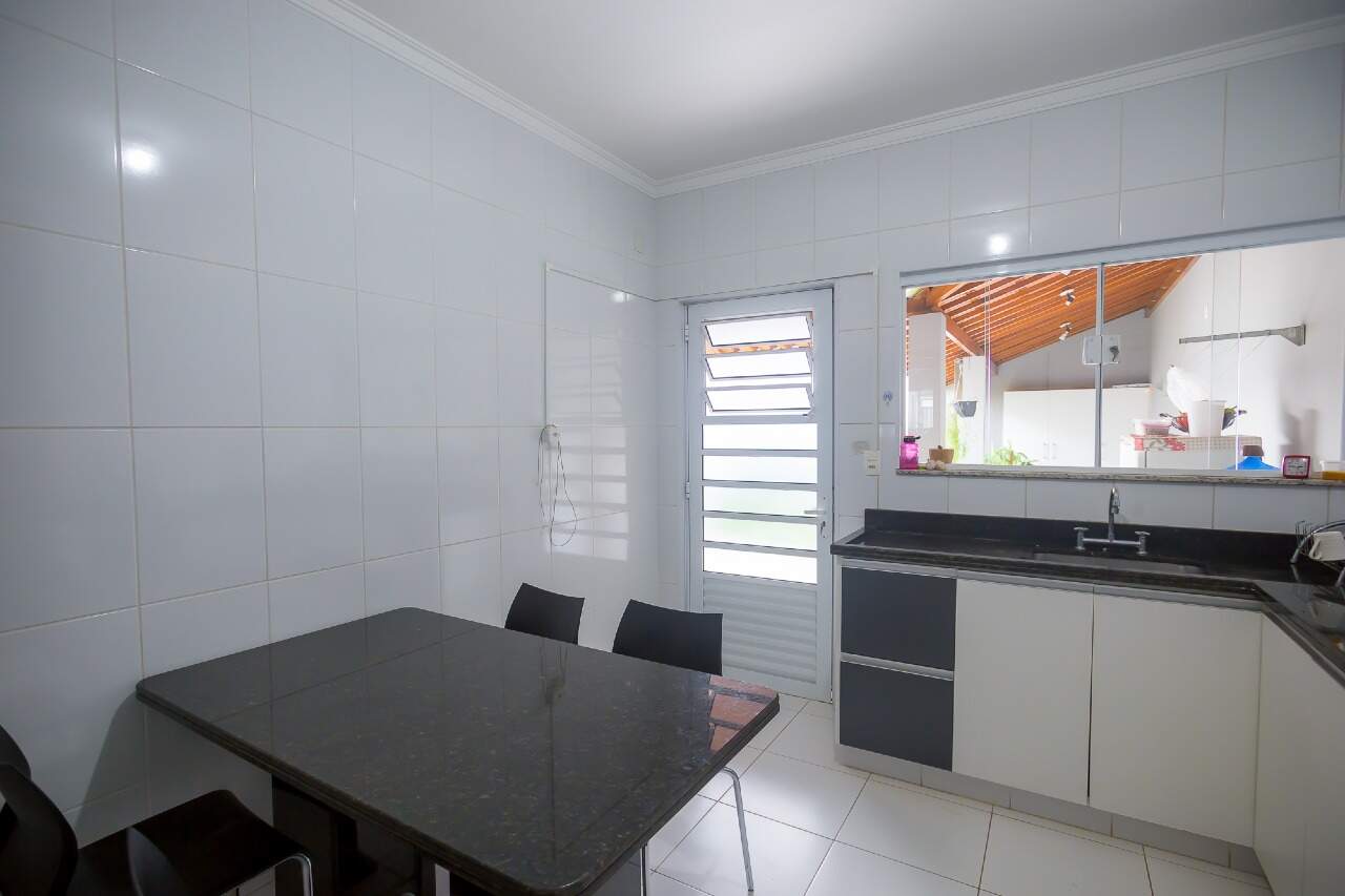 Casa à venda, 4 quartos, sendo 1 suíte, 2 vagas, no bairro Parque Conceição II em Piracicaba - SP