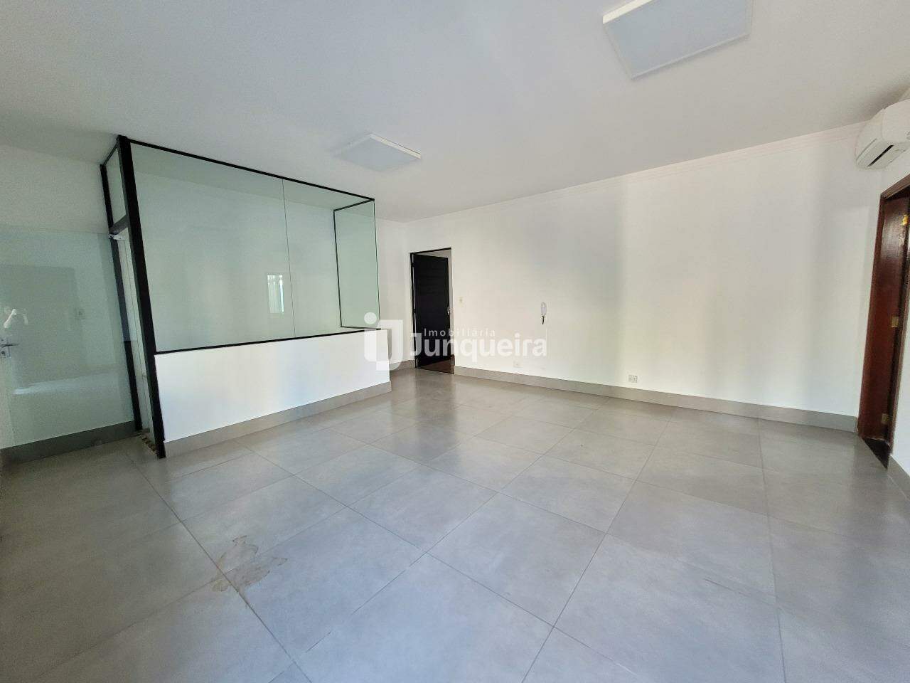 Casa para alugar, 4 vagas, no bairro Centro em Piracicaba - SP