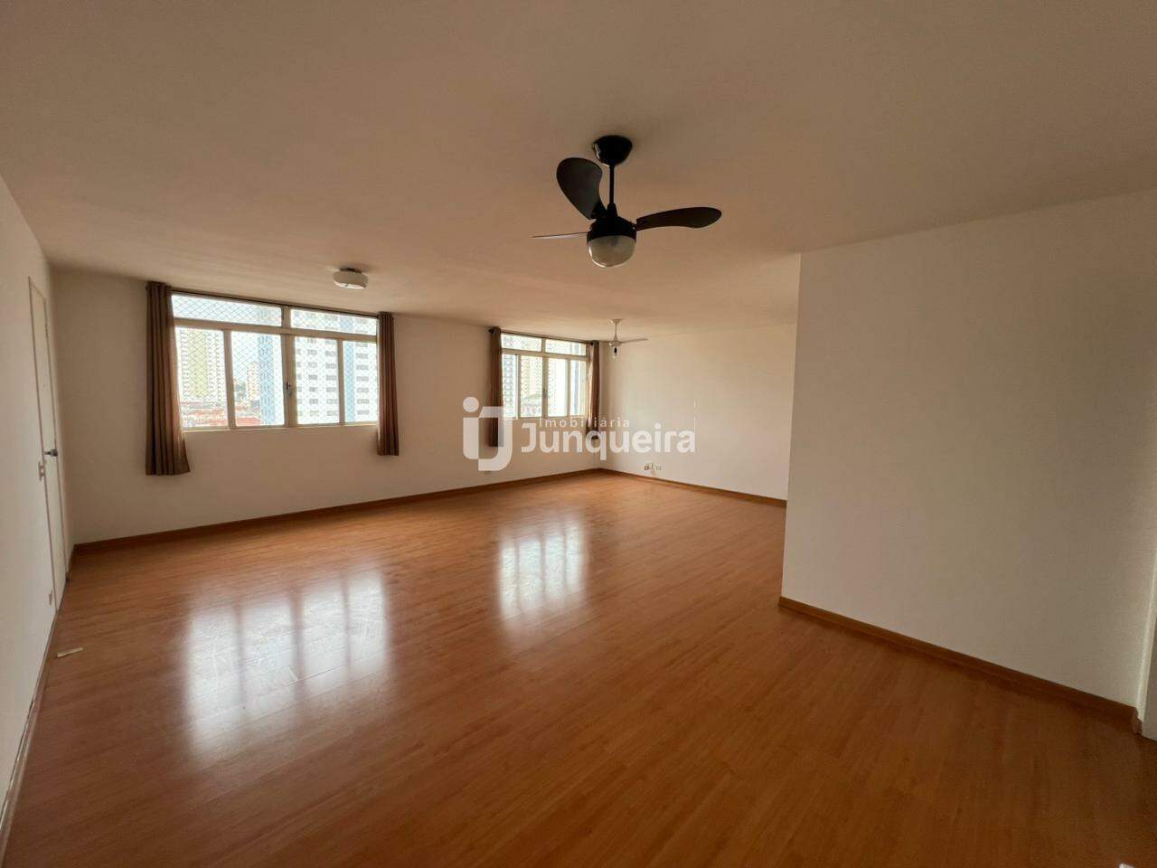 Apartamento para alugar no Pedro Ometto, 3 quartos, sendo 1 suíte, 1 vaga, no bairro Centro em Piracicaba - SP