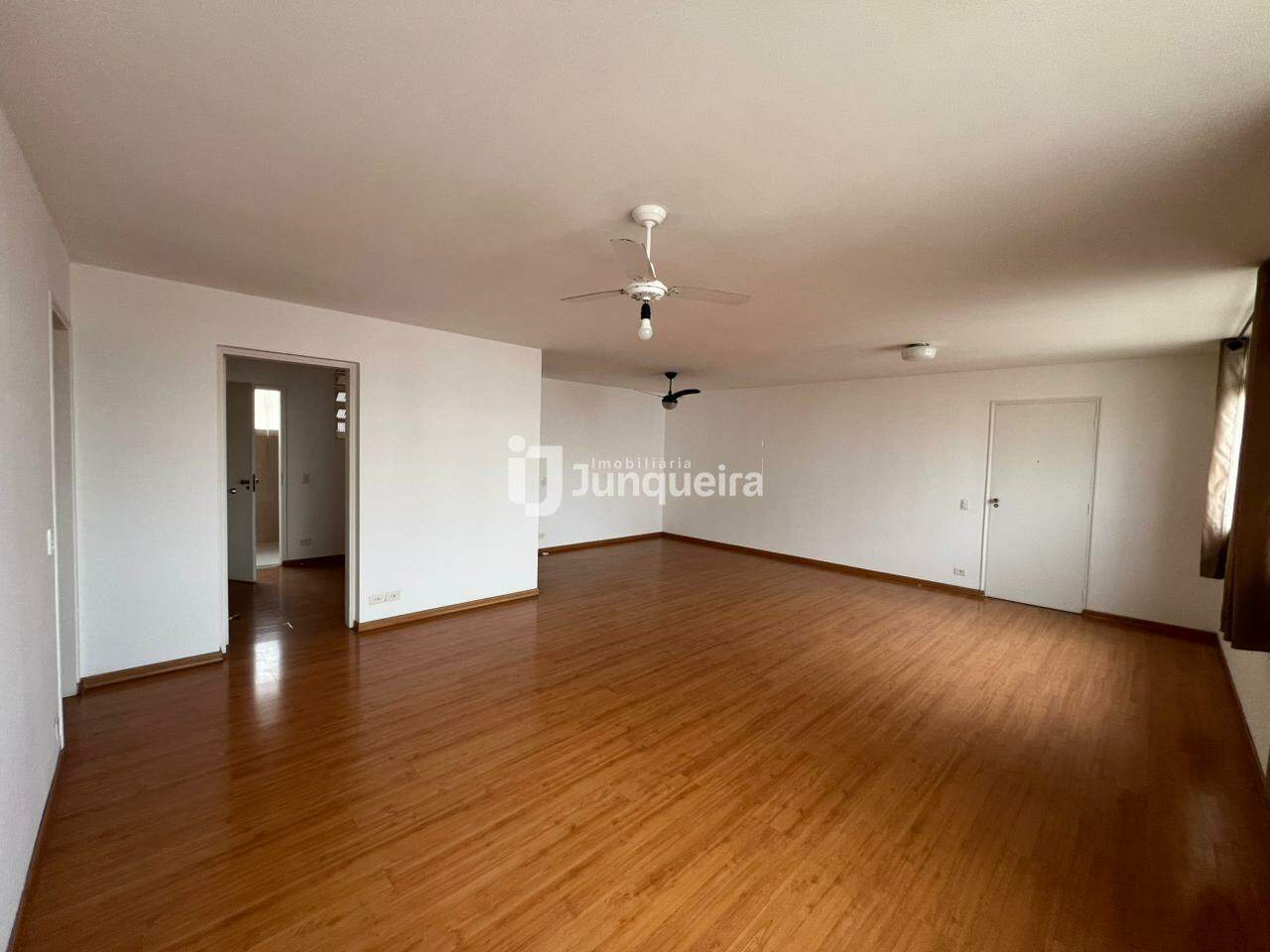 Apartamento para alugar no Pedro Ometto, 3 quartos, sendo 1 suíte, 1 vaga, no bairro Centro em Piracicaba - SP