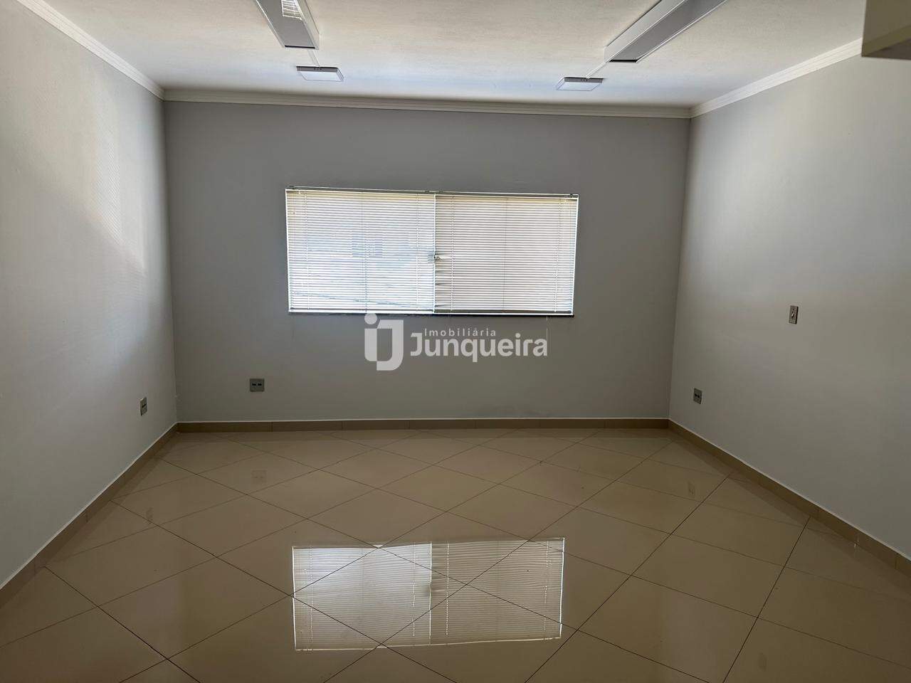 Sala Comercial à para aluguel no , 1 banheiro, , Alto - Piracicaba / SP: