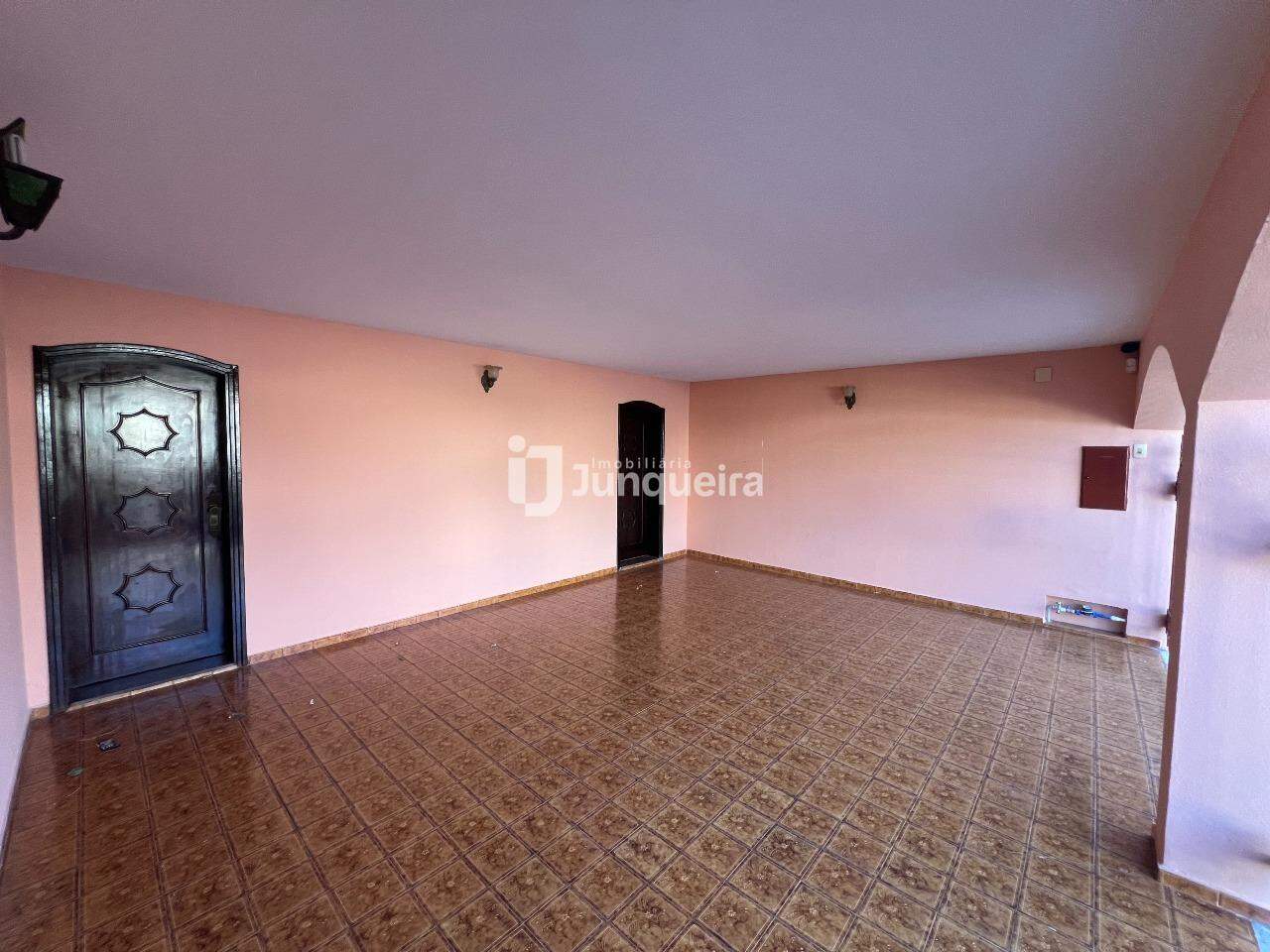 Casa para alugar, 3 quartos, sendo 1 suíte, 2 vagas, no bairro Paulista em Piracicaba - SP