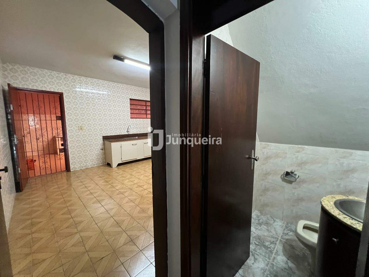 Casa para alugar, 3 quartos, sendo 1 suíte, 2 vagas, no bairro Paulista em Piracicaba - SP