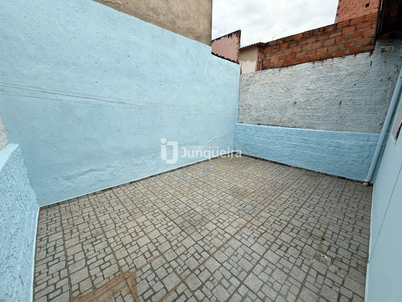 Casa para alugar, 2 quartos, 2 vagas, no bairro Estância Lago Azul (Ártemis) em Piracicaba - SP