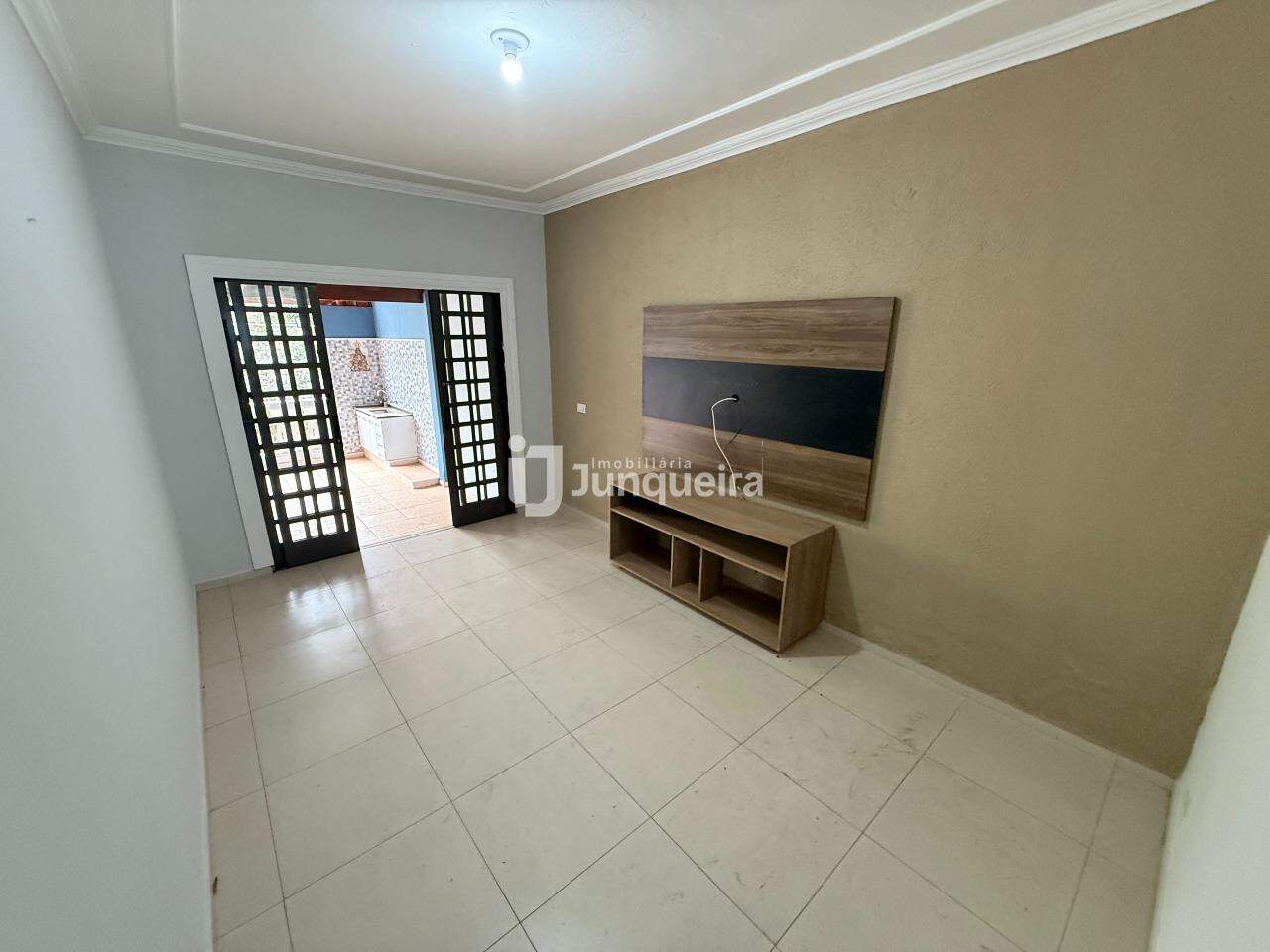 Casa para alugar, 2 quartos, 2 vagas, no bairro Estância Lago Azul (Ártemis) em Piracicaba - SP