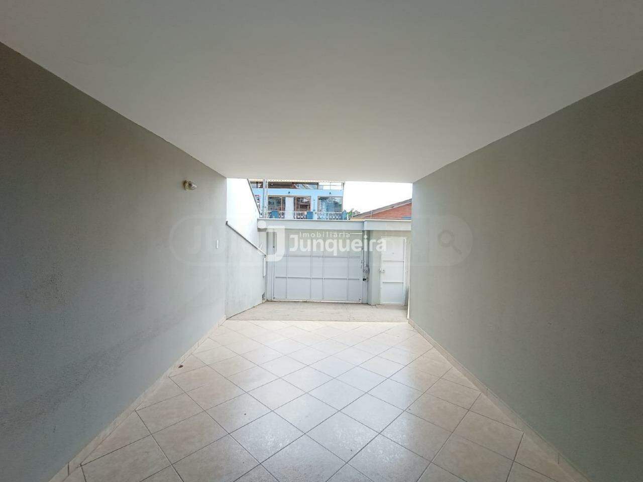 Casa para alugar, 3 quartos, sendo 1 suíte, 2 vagas, no bairro Nova Piracicaba em Piracicaba - SP