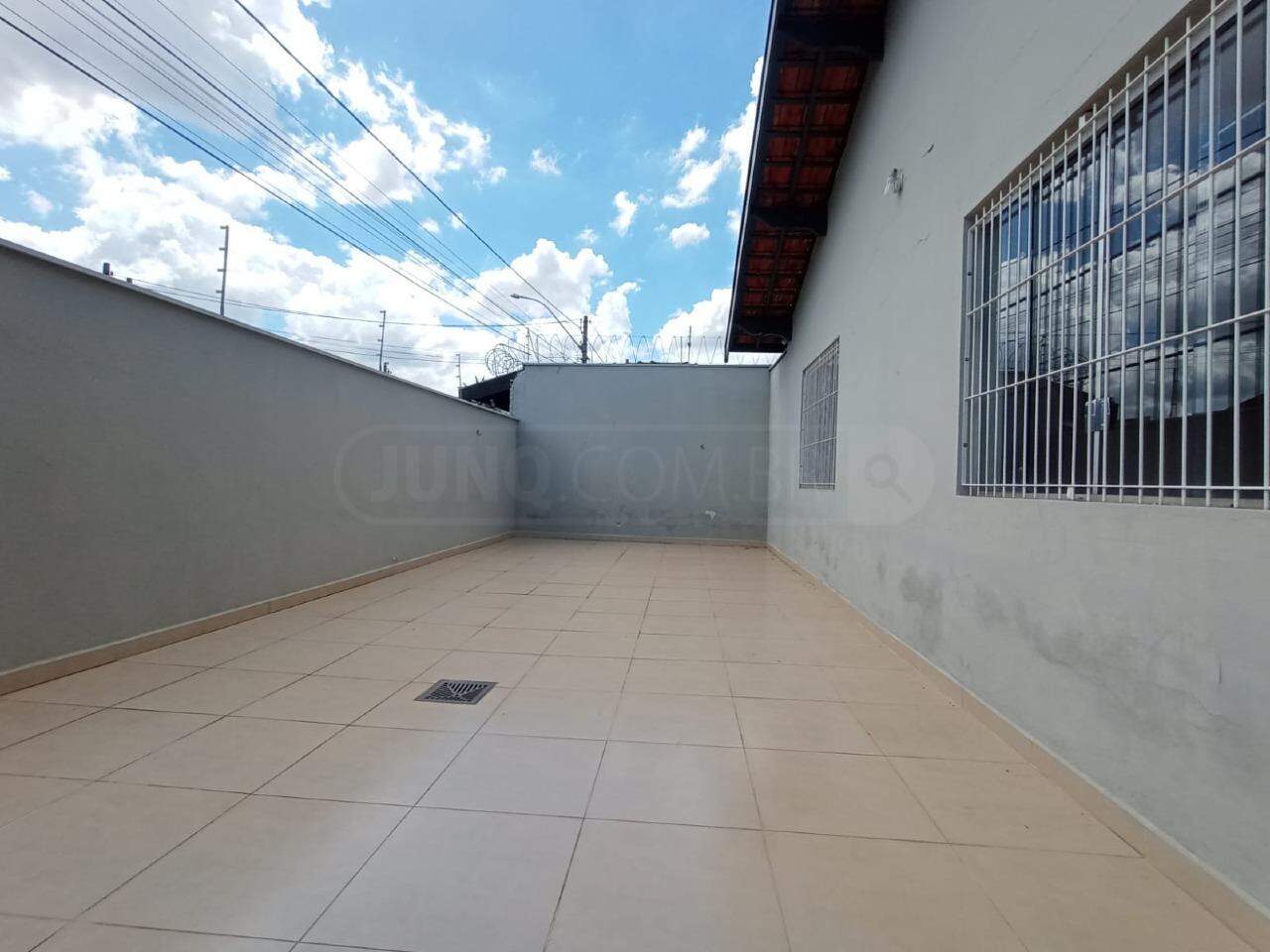 Casa para alugar, 3 quartos, sendo 1 suíte, 2 vagas, no bairro Nova Piracicaba em Piracicaba - SP