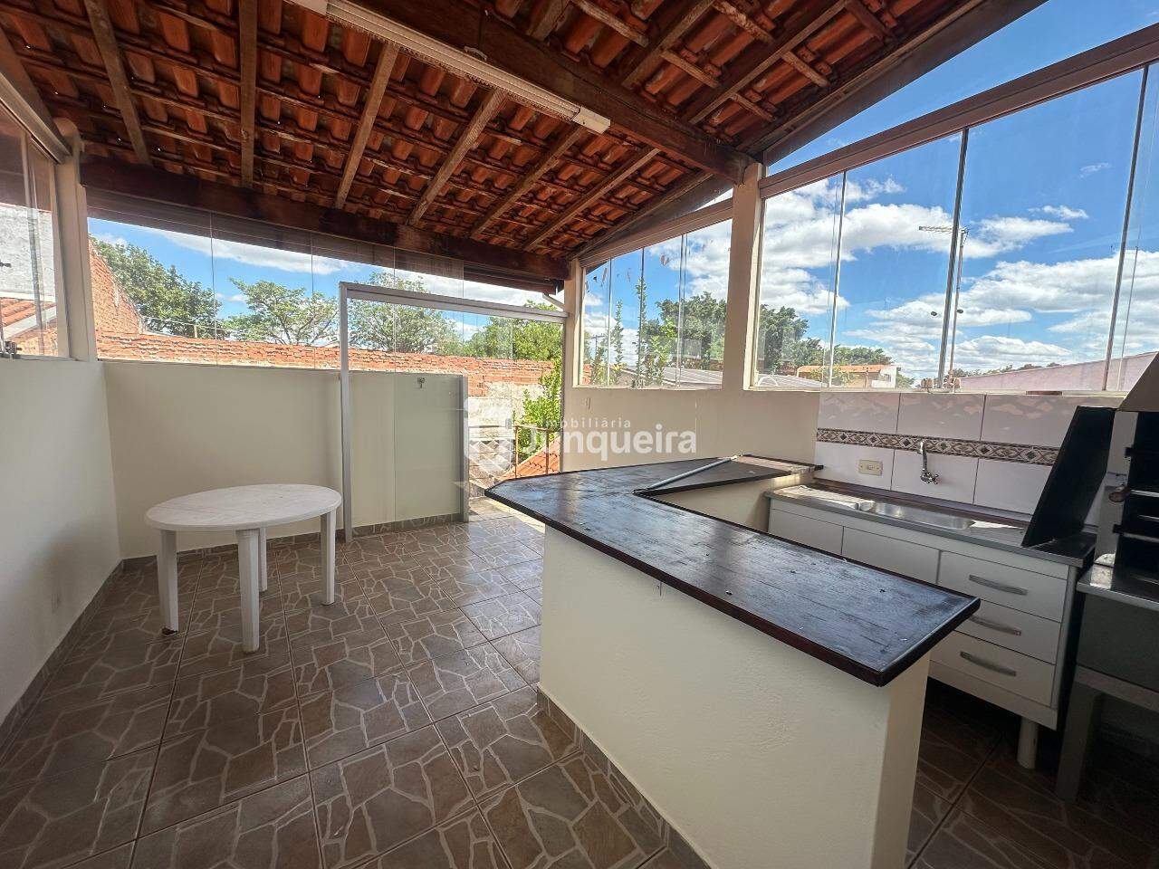 Casa para alugar, 2 quartos, sendo 1 suíte, 2 vagas, no bairro Santa Rosa em Piracicaba - SP