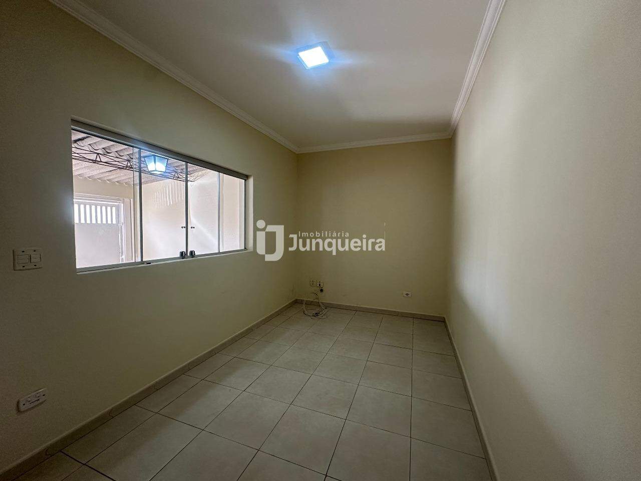 Casa para alugar, 2 quartos, sendo 1 suíte, 2 vagas, no bairro Santa Rosa em Piracicaba - SP