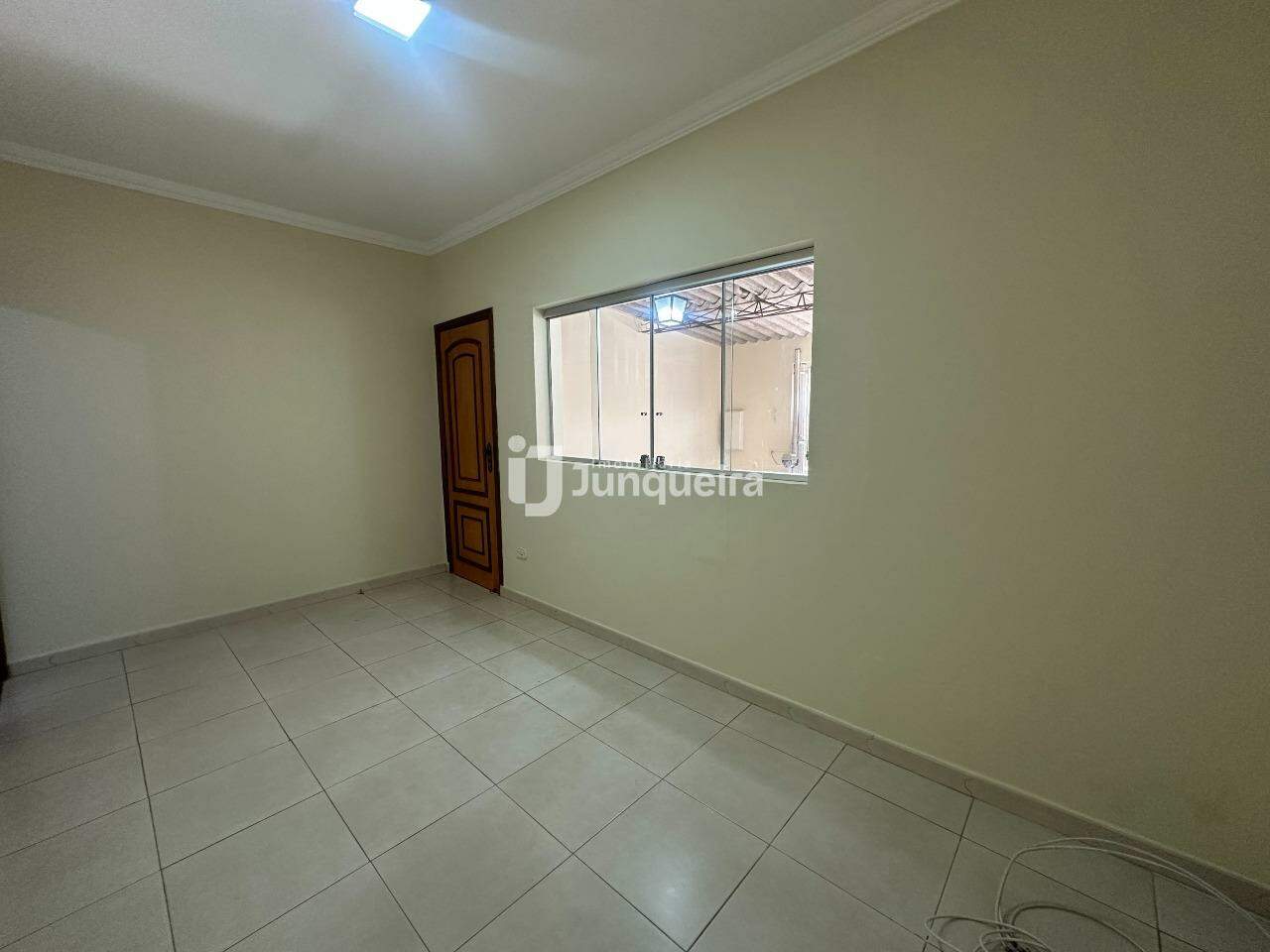 Casa para alugar, 2 quartos, sendo 1 suíte, 2 vagas, no bairro Santa Rosa em Piracicaba - SP