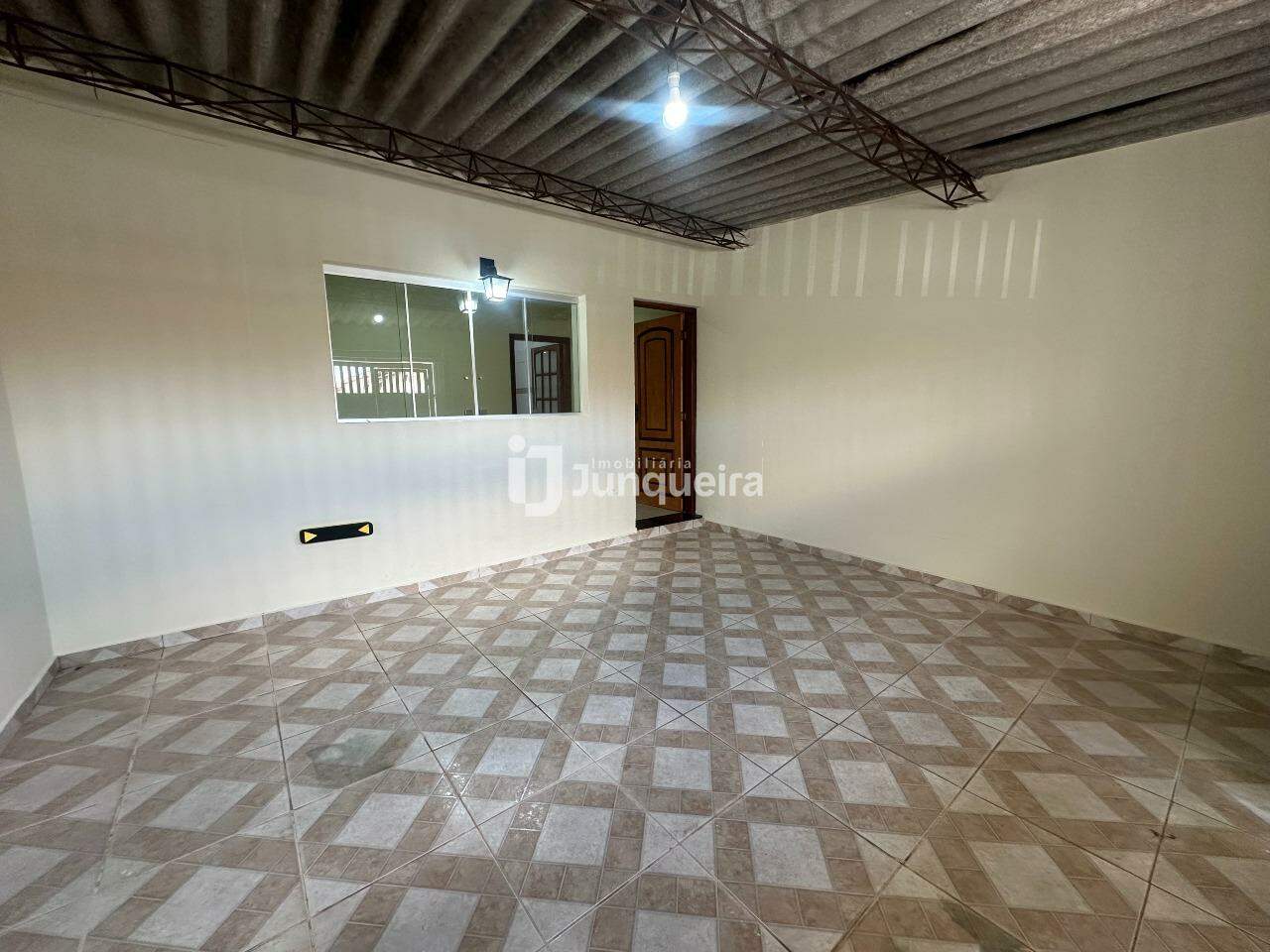 Casa para alugar, 2 quartos, sendo 1 suíte, 2 vagas, no bairro Santa Rosa em Piracicaba - SP