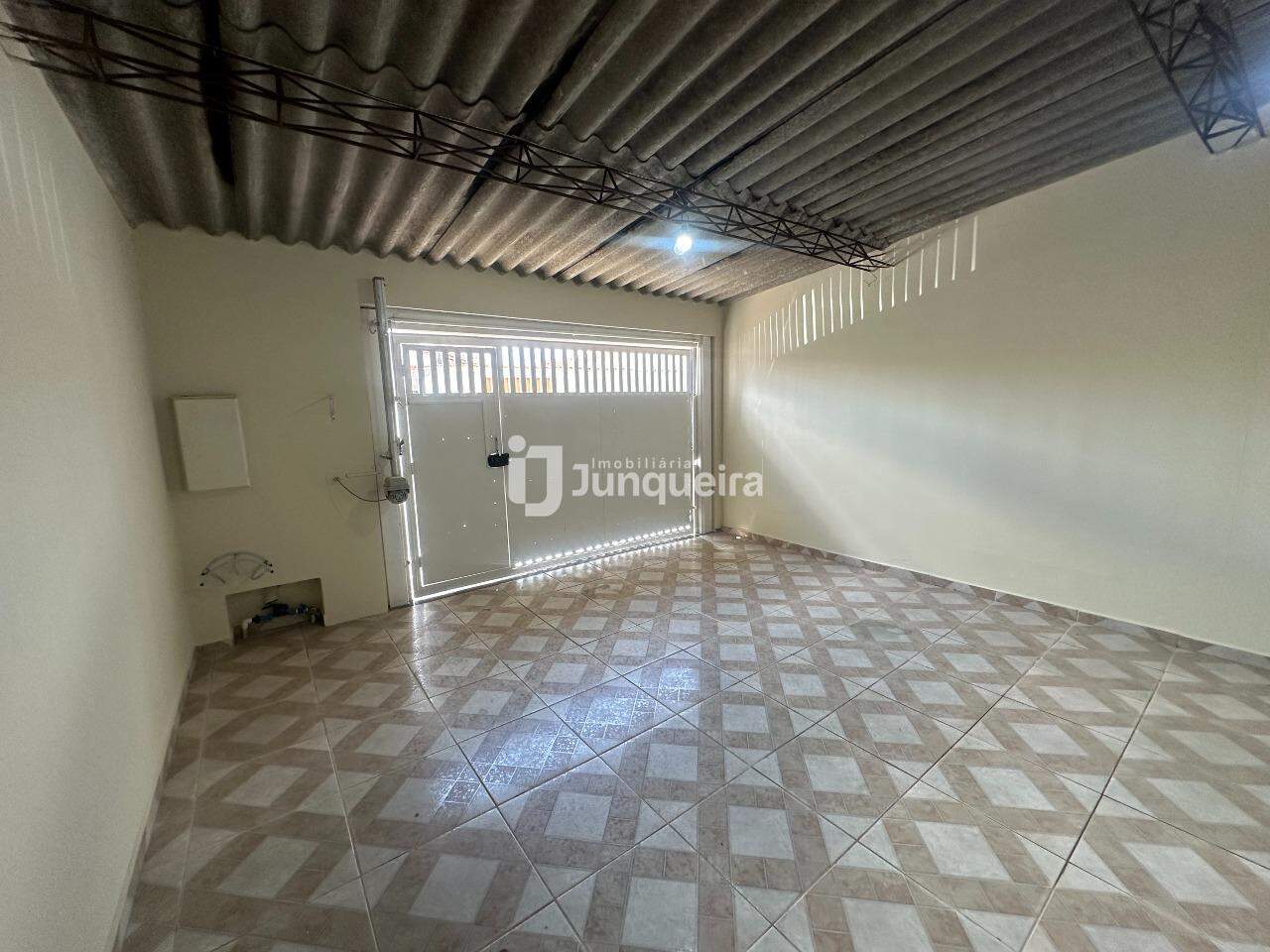 Casa para alugar, 2 quartos, sendo 1 suíte, 2 vagas, no bairro Santa Rosa em Piracicaba - SP