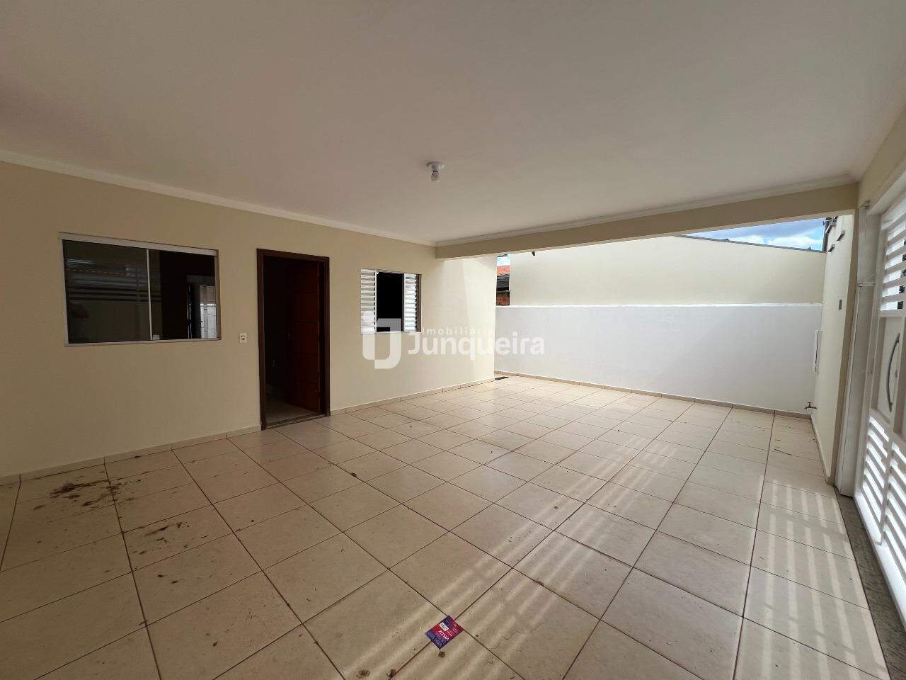 Casa para alugar, 2 quartos, sendo 1 suíte, 2 vagas, no bairro Residencial São Pedro em Rio das Pedras - SP