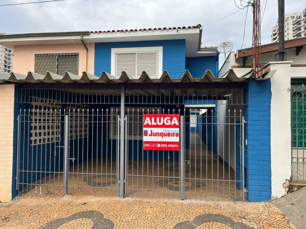 Casa para alugar, 3 quartos, sendo 1 suíte, 2 vagas, no bairro Centro em Piracicaba - SP