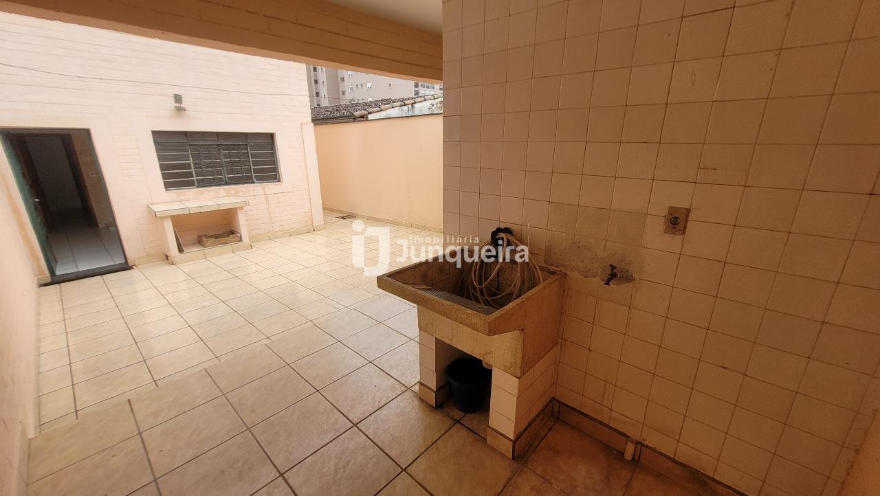 Casa Comercial para alugar, 4 quartos, sendo 1 suíte, 2 vagas, no bairro Centro em Piracicaba - SP