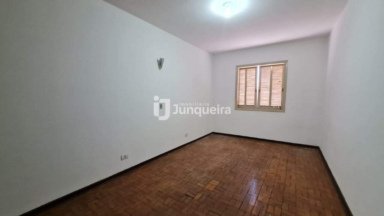 Casa para alugar, 3 quartos, sendo 1 suíte, 1 vaga, no bairro Alto em Piracicaba - SP
