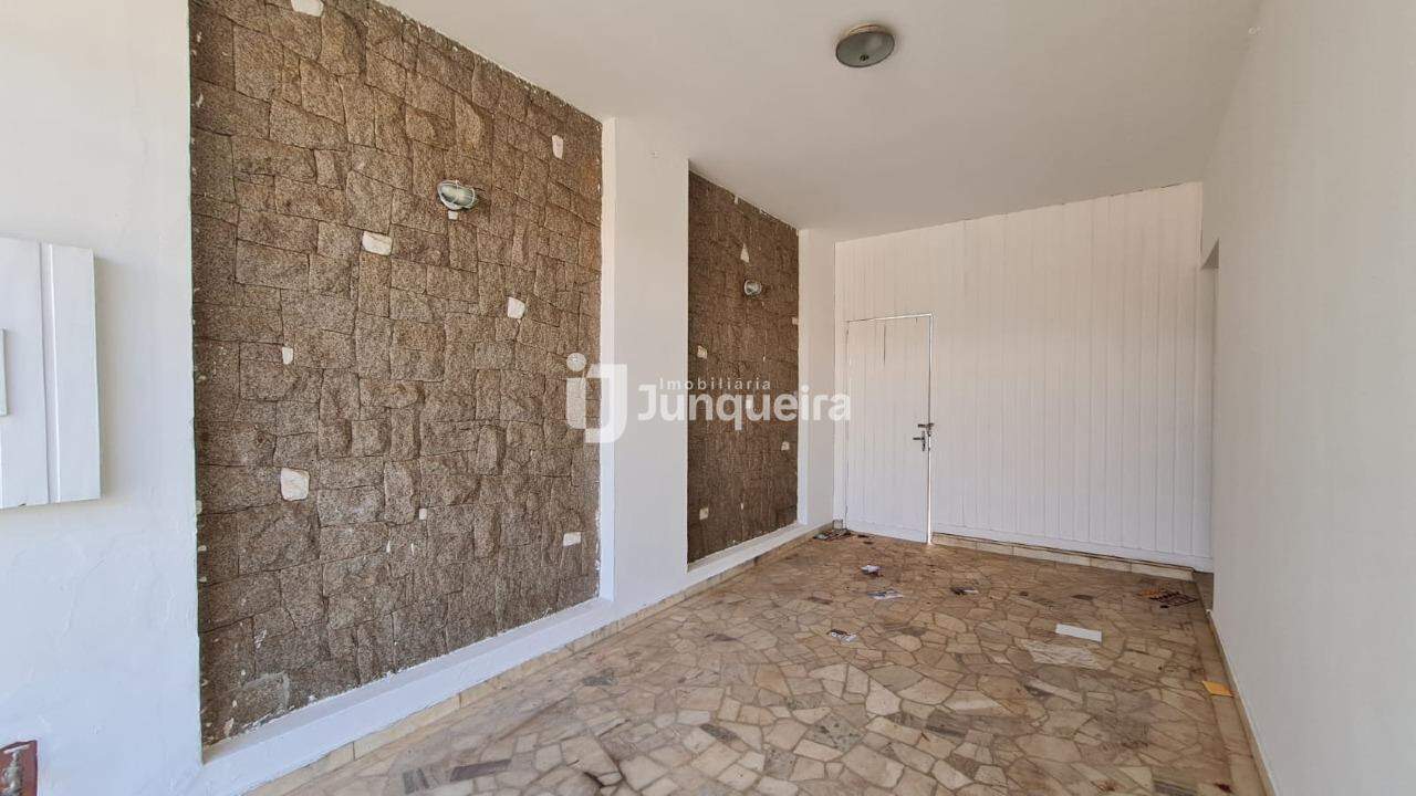 Casa para alugar, 3 quartos, sendo 1 suíte, 1 vaga, no bairro Alto em Piracicaba - SP
