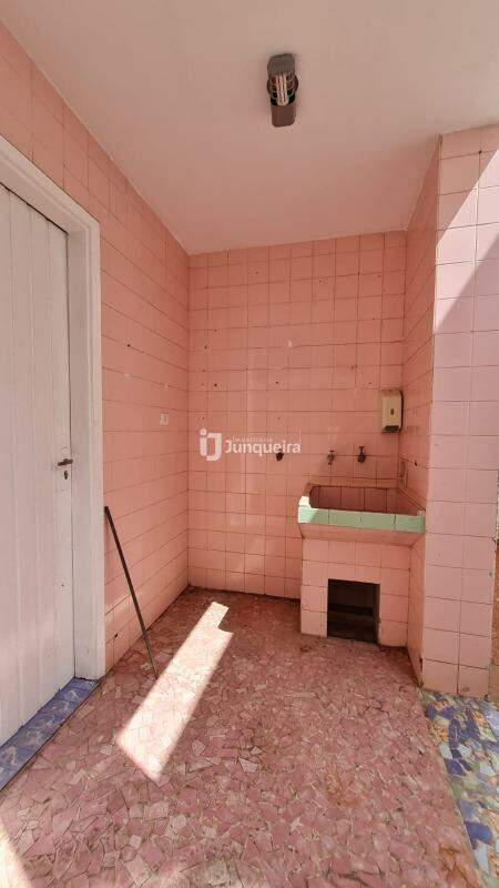Casa para alugar, 3 quartos, sendo 1 suíte, 1 vaga, no bairro Alto em Piracicaba - SP