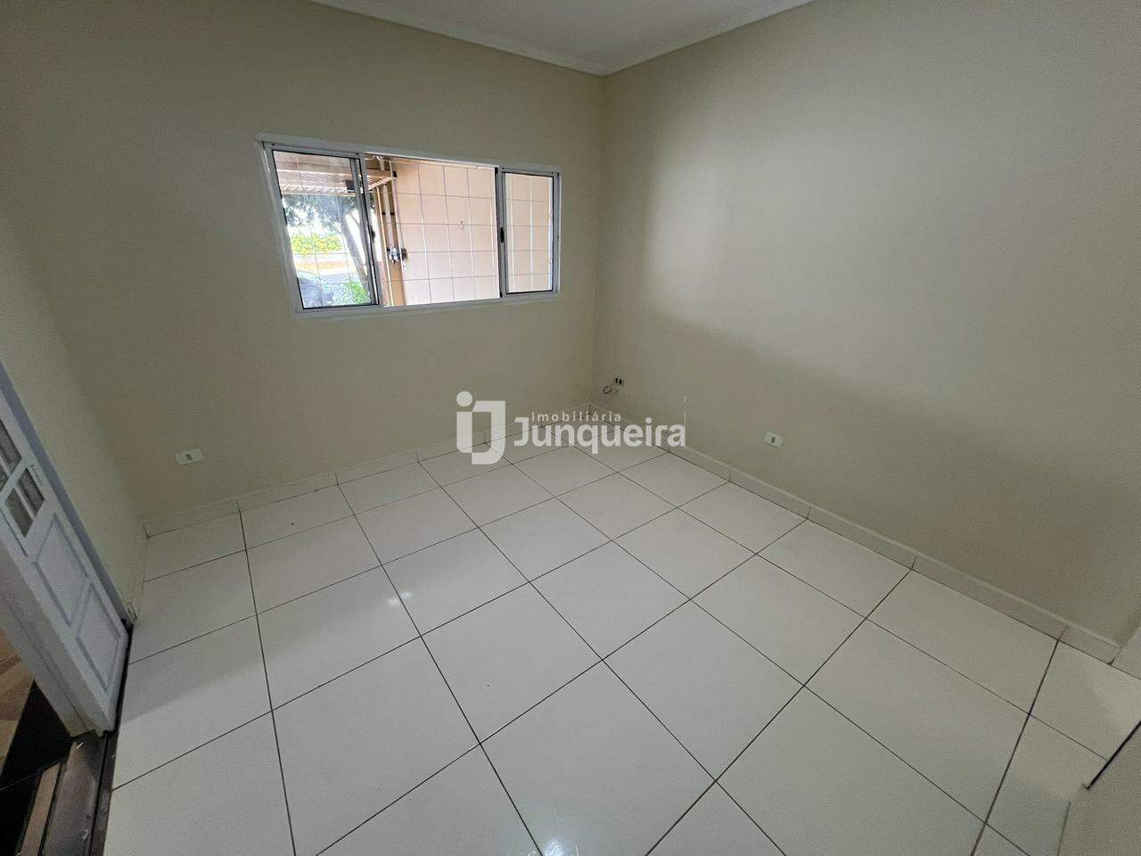 Casa para alugar, 3 quartos, sendo 1 suíte, 2 vagas, no bairro Santa Maria em Rio das Pedras - SP