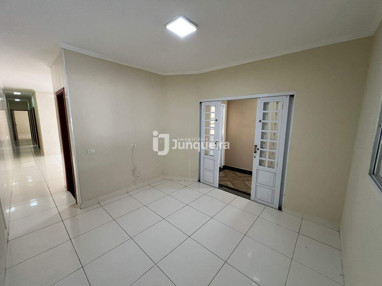 Casa para alugar, 3 quartos, sendo 1 suíte, 2 vagas, no bairro Santa Maria em Rio das Pedras - SP