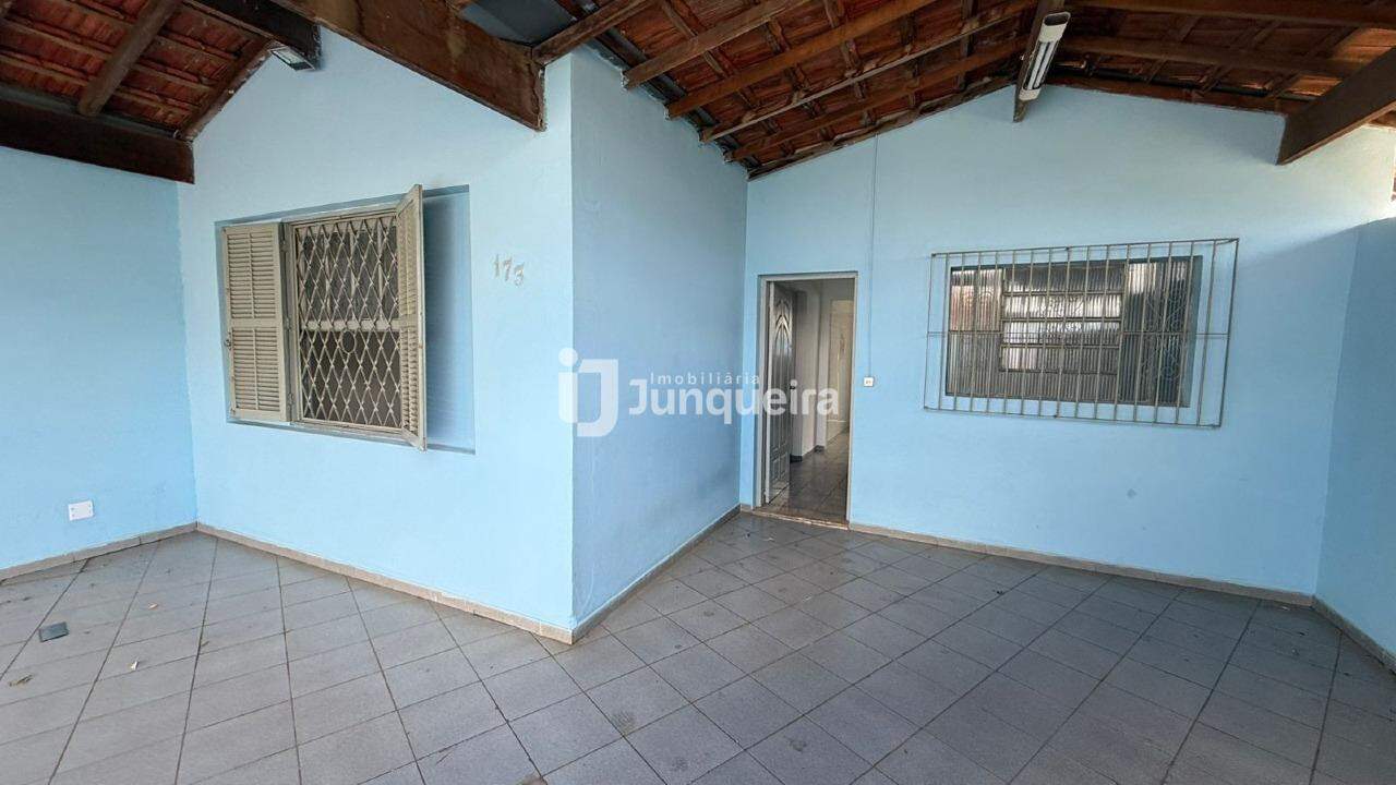Casa para alugar, 2 quartos, 2 vagas, no bairro Jardim Castor em Piracicaba - SP