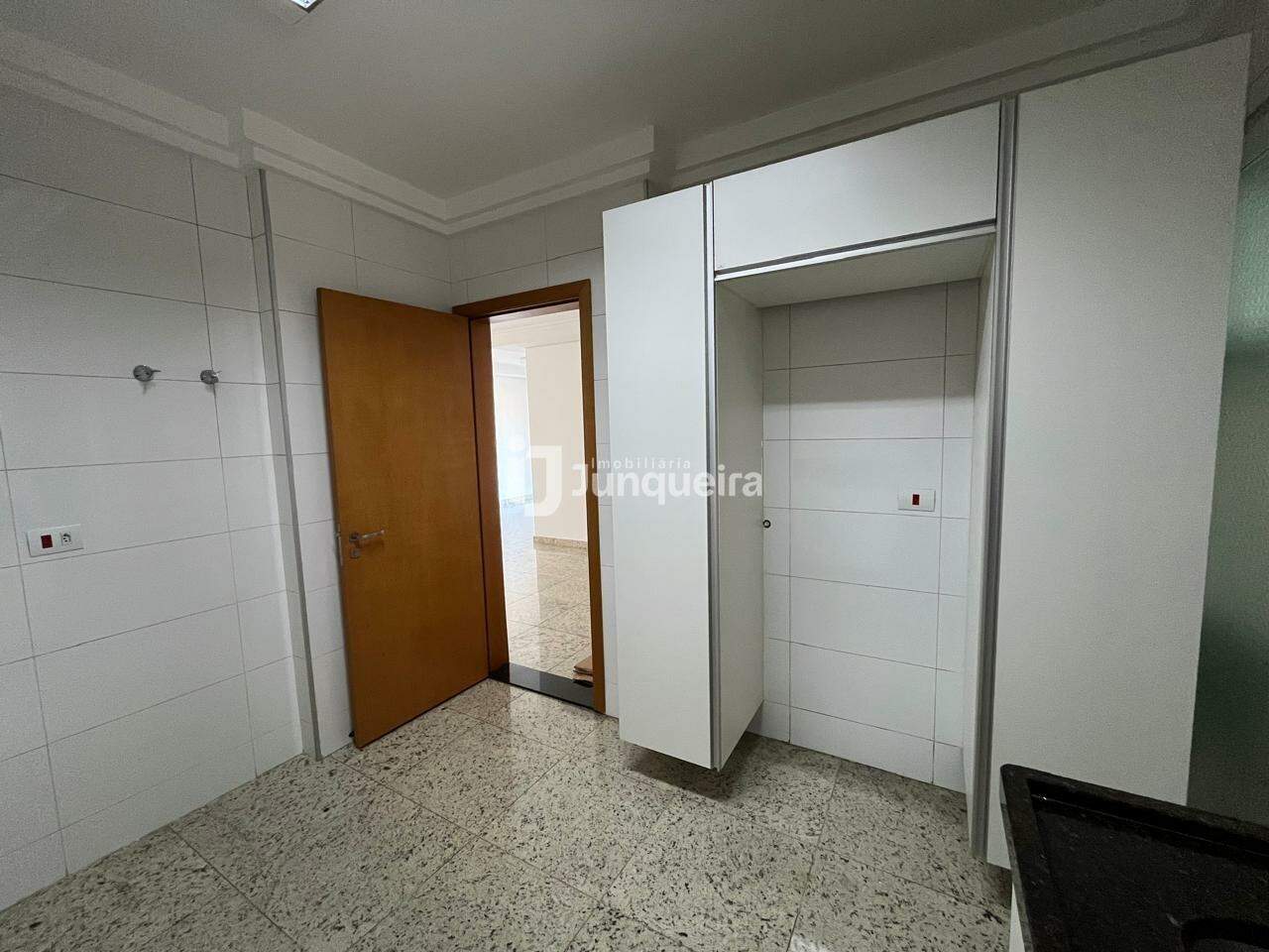 Apartamento para alugar no Torres Delta Club, 3 quartos, sendo 1 suíte, 3 vagas, no bairro Alto em Piracicaba - SP