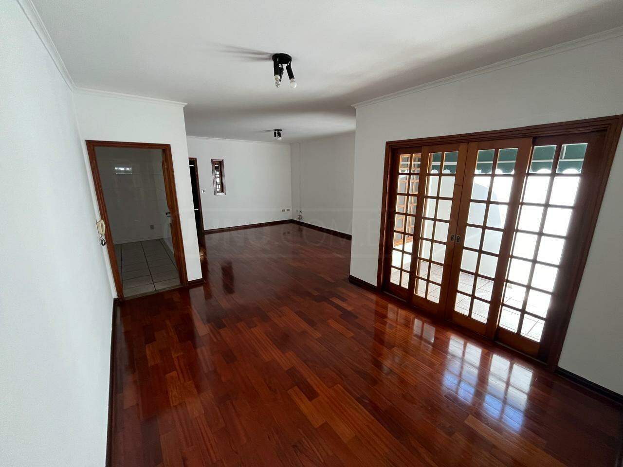 Casa para alugar, 3 quartos, sendo 1 suíte, 2 vagas, no bairro Jardim São Cristóvão II em Rio das Pedras - SP