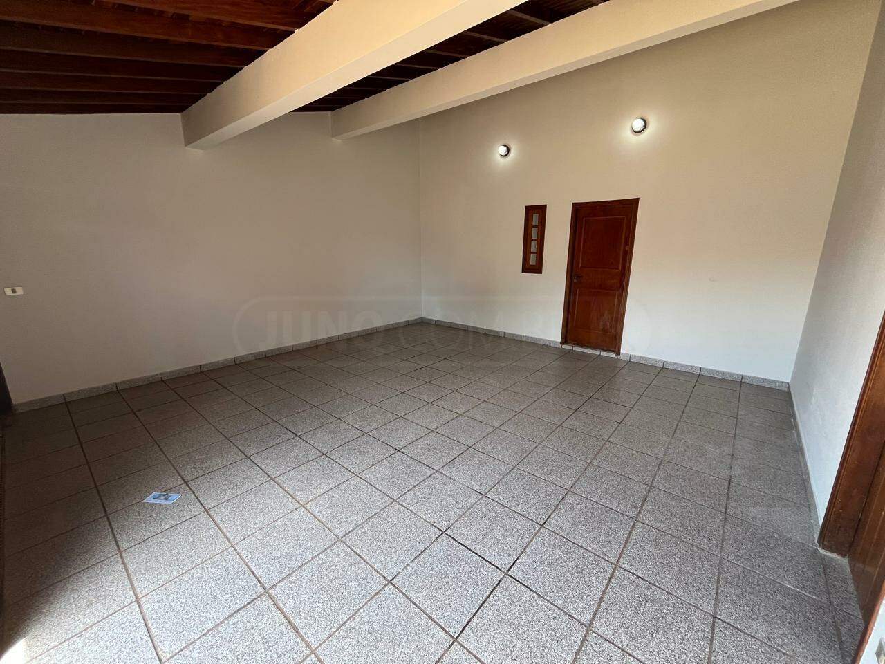 Casa para alugar, 3 quartos, sendo 1 suíte, 2 vagas, no bairro Jardim São Cristóvão II em Rio das Pedras - SP
