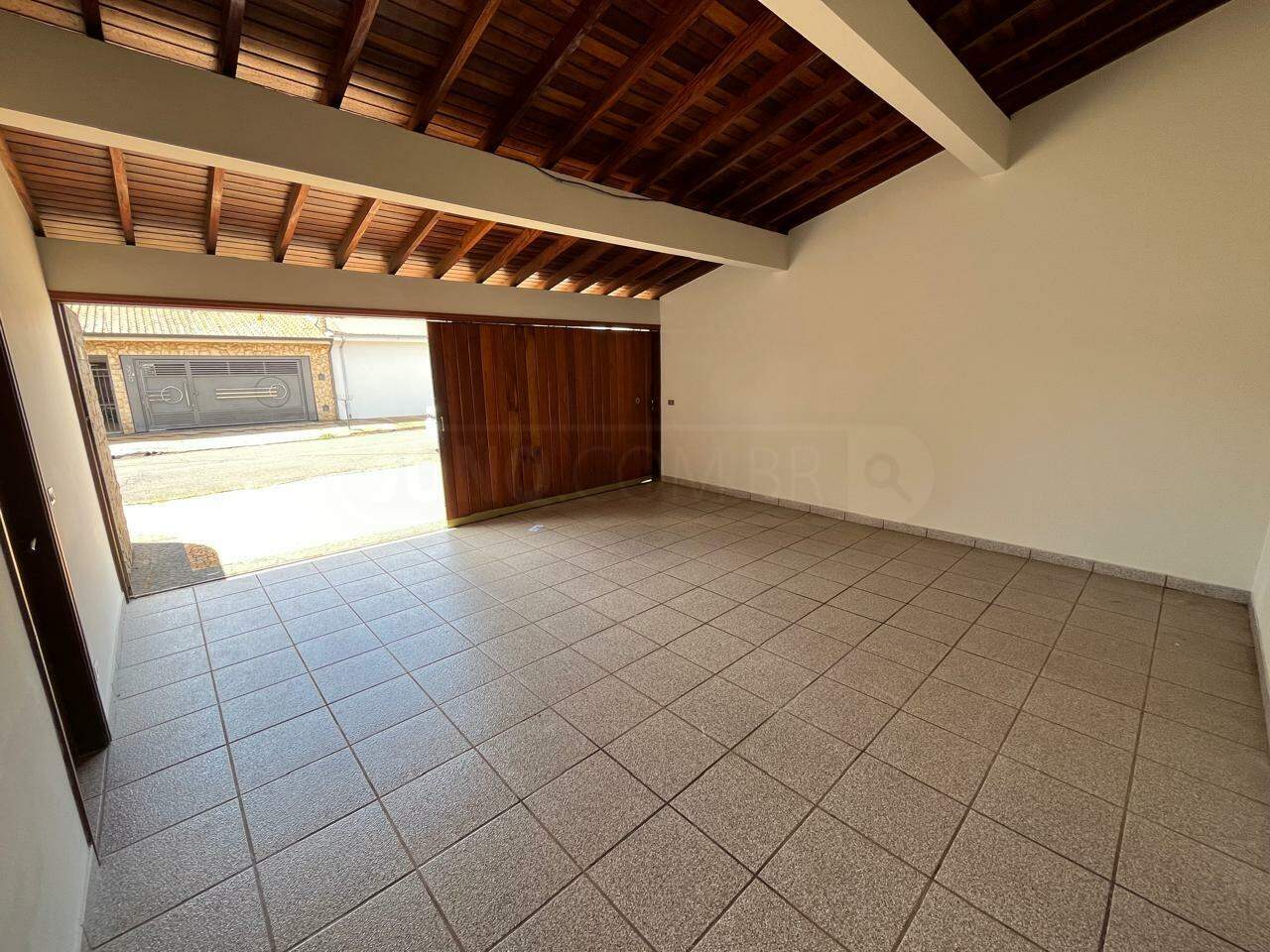 Casa para alugar, 3 quartos, sendo 1 suíte, 2 vagas, no bairro Jardim São Cristóvão II em Rio das Pedras - SP