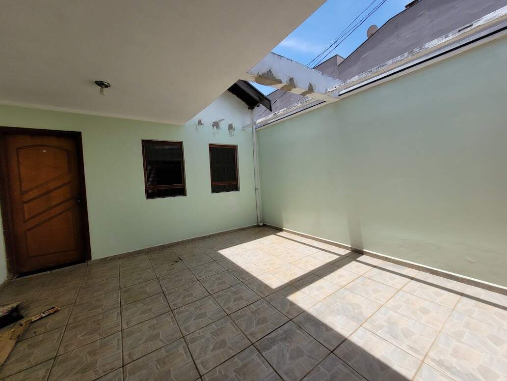 Casa para alugar, 2 quartos, sendo 1 suíte, 2 vagas, no bairro Jardim Petrópolis em Piracicaba - SP