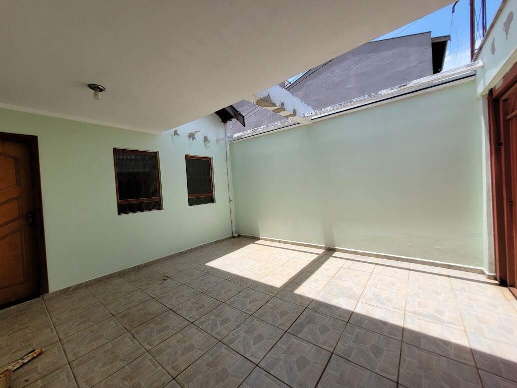 Casa para alugar, 2 quartos, sendo 1 suíte, 2 vagas, no bairro Jardim Petrópolis em Piracicaba - SP