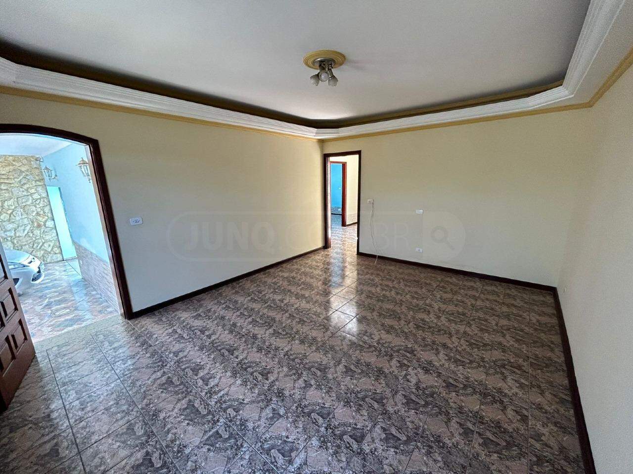 Casa para alugar, 3 quartos, sendo 1 suíte, 2 vagas, no bairro Santa Terezinha em Piracicaba - SP