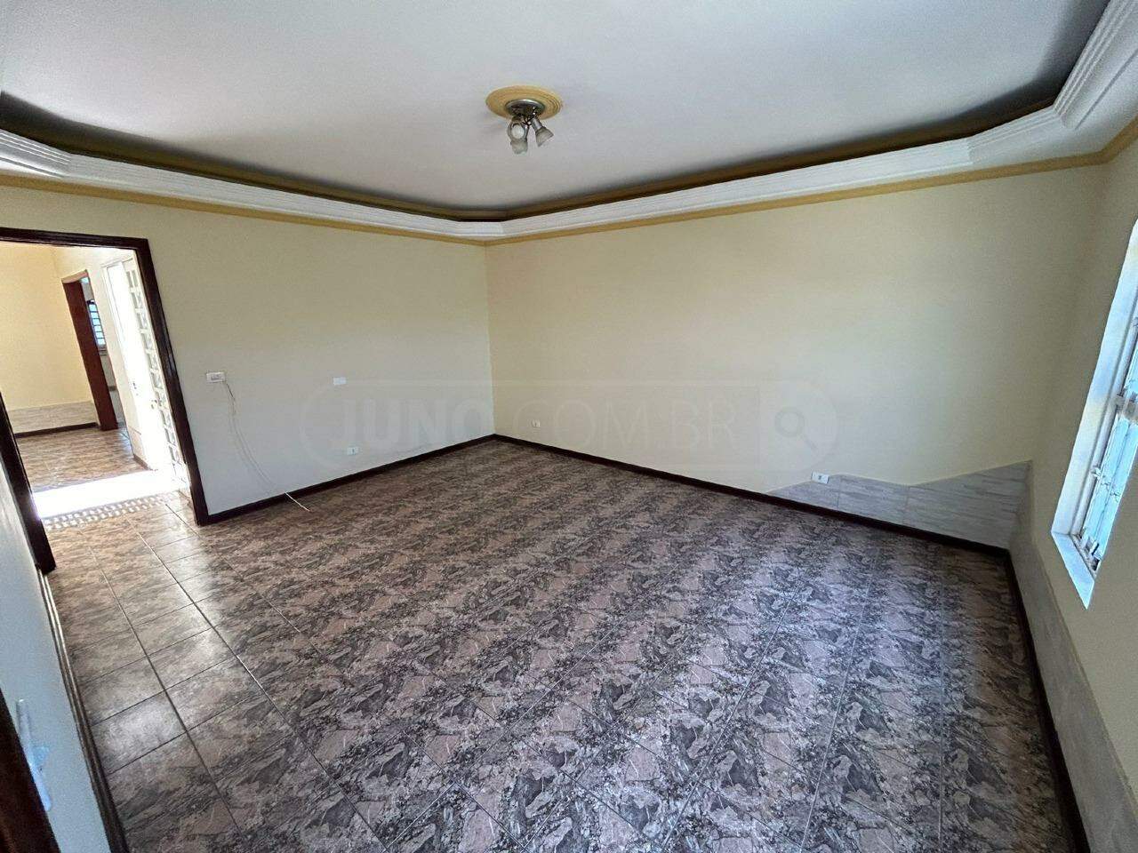 Casa para alugar, 3 quartos, sendo 1 suíte, 2 vagas, no bairro Santa Terezinha em Piracicaba - SP