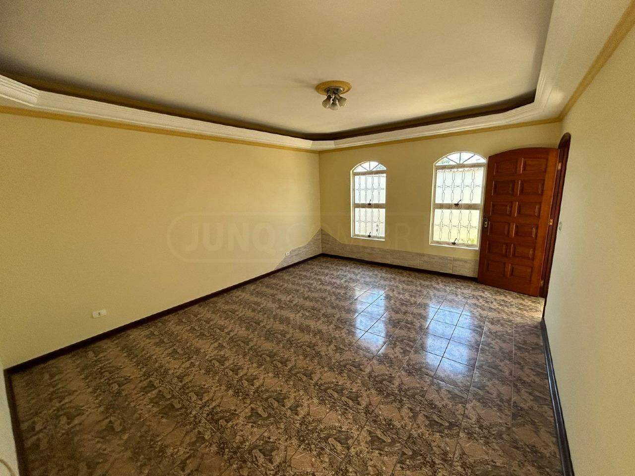 Casa para alugar, 3 quartos, sendo 1 suíte, 2 vagas, no bairro Santa Terezinha em Piracicaba - SP