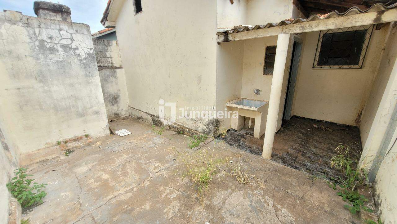 Casa para alugar, 3 quartos, 2 vagas, no bairro Vila Independência em Piracicaba - SP