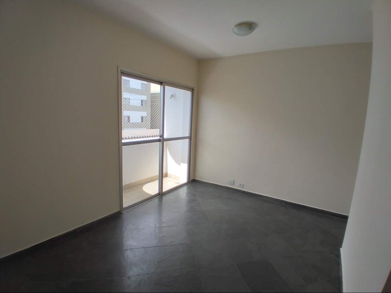 Apartamento para alugar no Portal das Flores, 3 quartos, sendo 1 suíte, 1 vaga, no bairro Jardim Caxambu em Piracicaba - SP