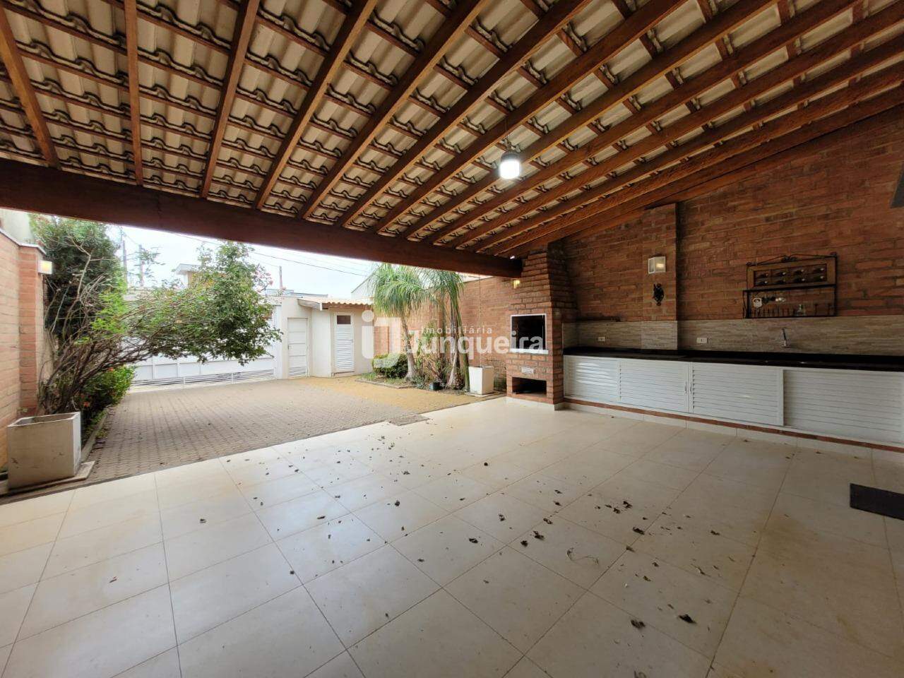 Casa em Condomínio para alugar no Águas Claras, 3 quartos, sendo 1 suíte, 4 vagas, no bairro Astúrias em Piracicaba - SP